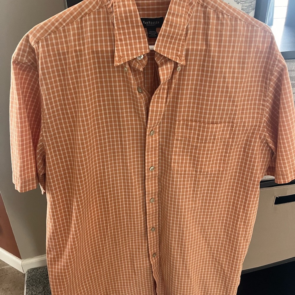 Men’s button-down short sleeve